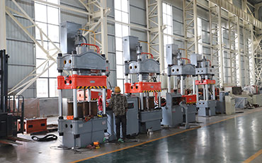 圣達(dá)鍛壓專(zhuān)注液壓機(jī),可信賴的三梁四柱液壓機(jī)提供商