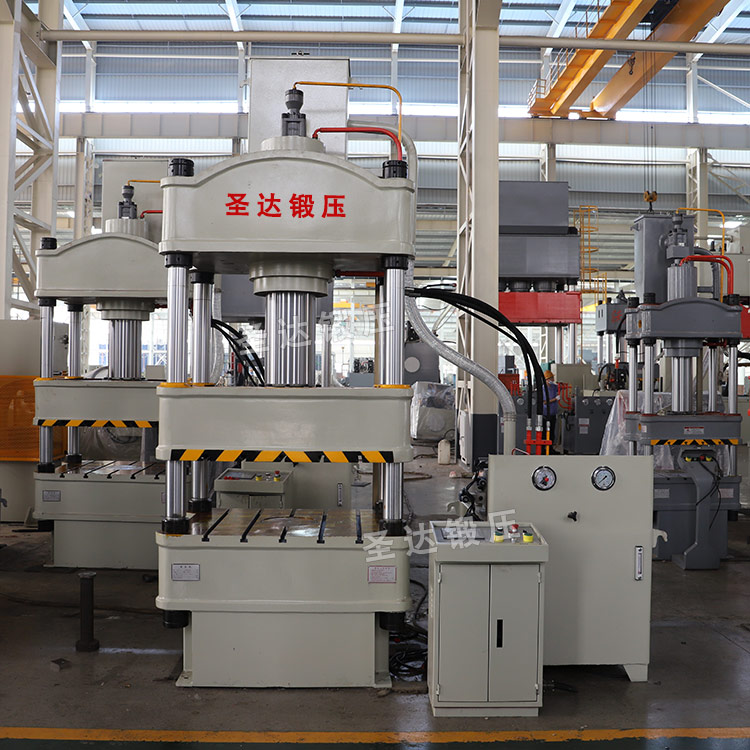 200噸四柱液壓機車間實物 200噸四柱液壓機車間實物