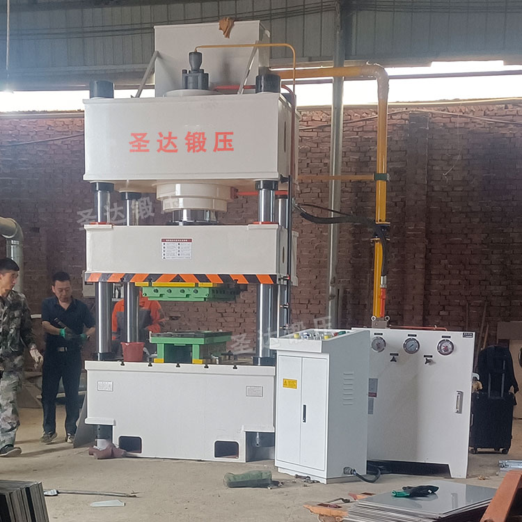 400噸不銹鋼水箱板液壓機(jī) 400噸不銹鋼水箱板液壓機(jī)