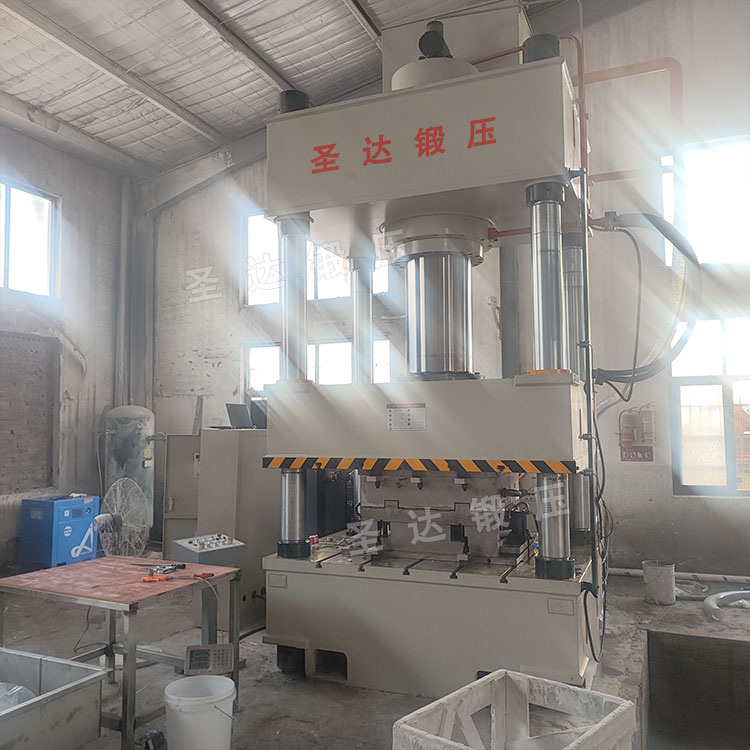 630噸三梁四柱液壓機 630噸三梁四柱液壓機