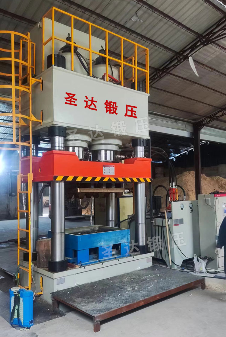 1250噸木屑托盤成型液壓機(jī) 1250噸木屑托盤成型液壓機(jī)