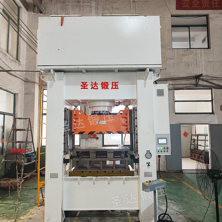 315噸框架式液壓機現場 315噸框架式液壓機現場