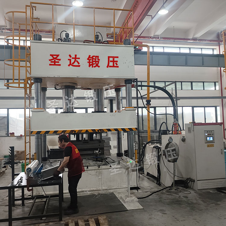 不銹鋼水槽拉伸液壓機(jī)現(xiàn)場(chǎng) 不銹鋼水槽拉伸液壓機(jī)現(xiàn)場(chǎng)